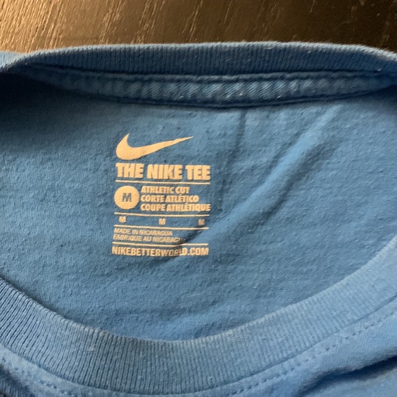Nike T-Shirt Medium - Picture 3 of 4